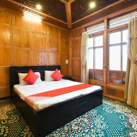 Oyo 66637 Merlin Group Of Houseboats Hotel Srinagar  Luaran gambar